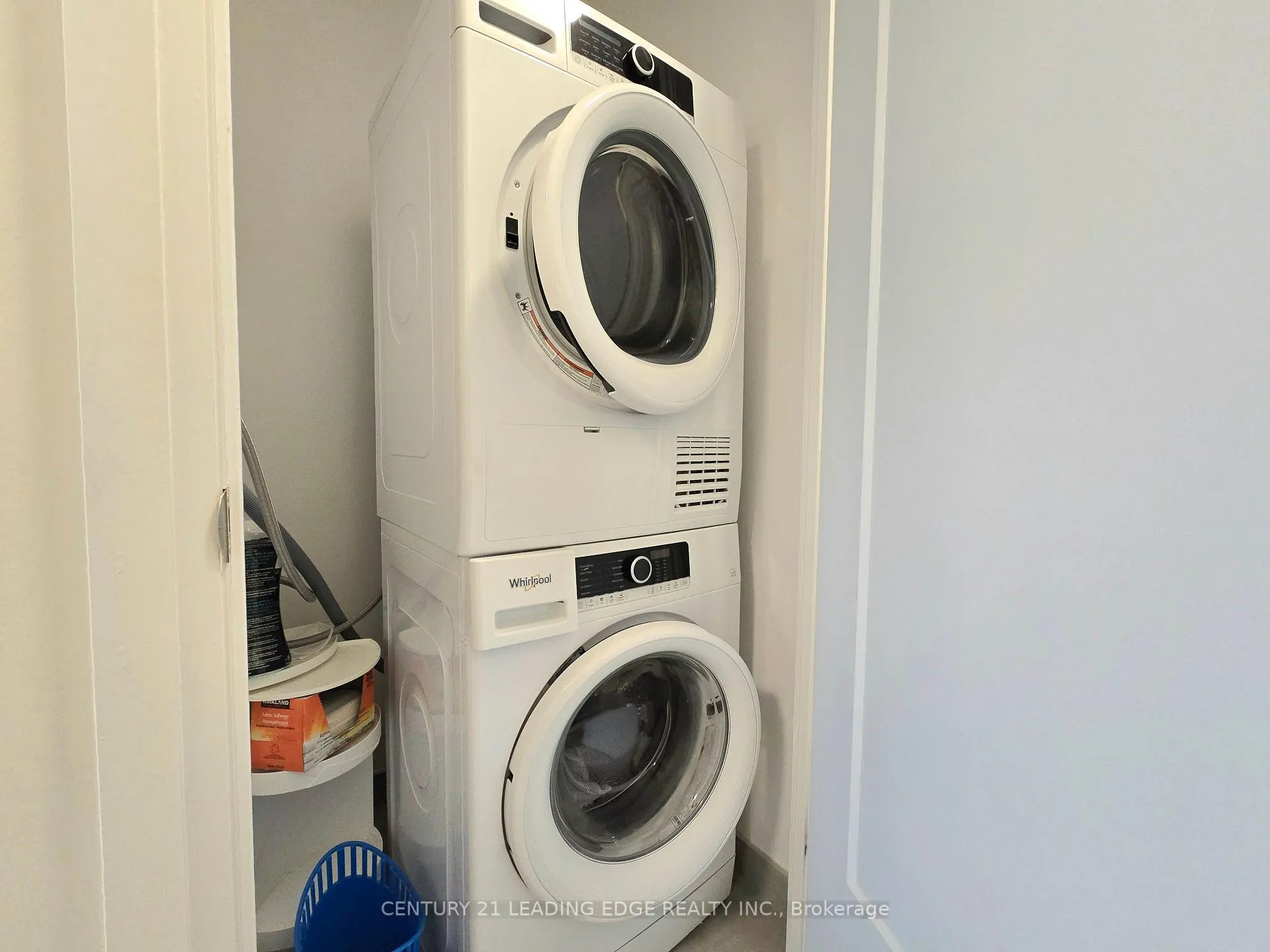 Photo 4 of Unit 506, 18 Water Walk Drive, Markham, Unionville — HOMEH