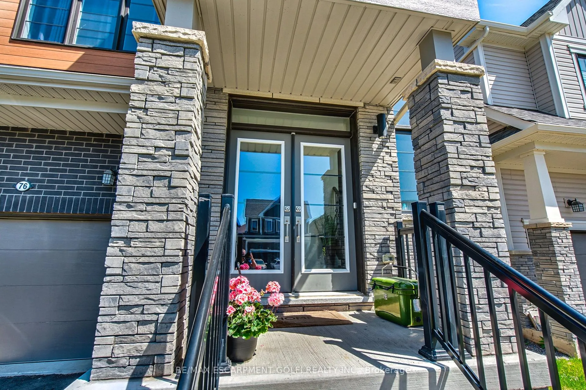 Photo 3 of 76 Sunflower Crescent, Thorold, Hurricane/Merrittville — HOMEH