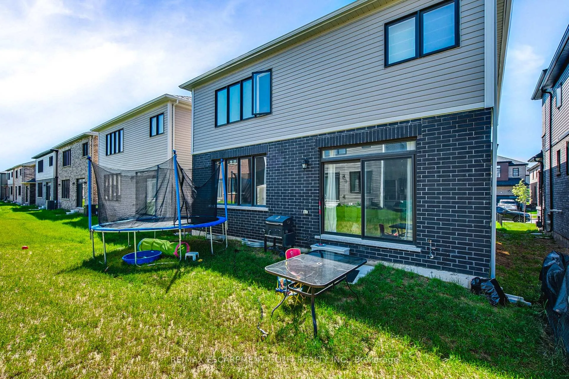 Photo 34 of 76 Sunflower Crescent, Thorold, Hurricane/Merrittville — HOMEH