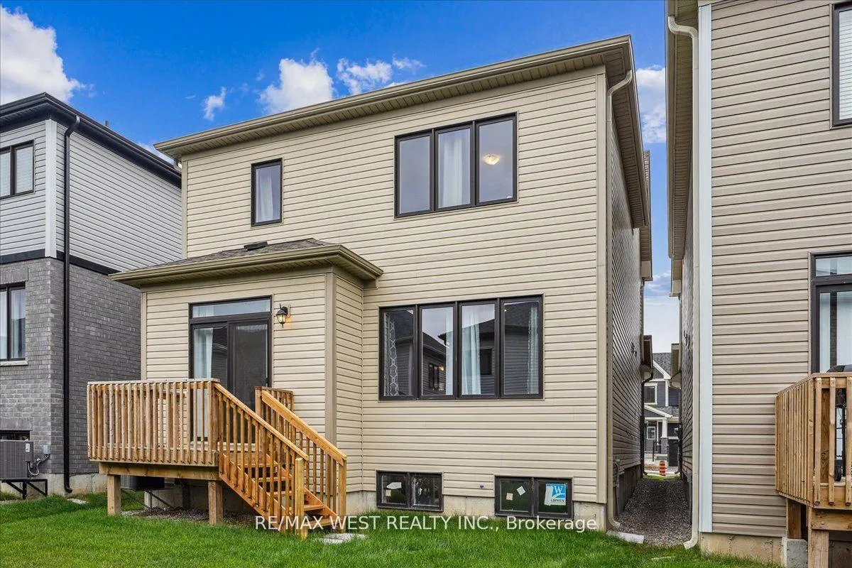 Photo 8 of 17 Wintergreen Crescent, Haldimand — HOMEH