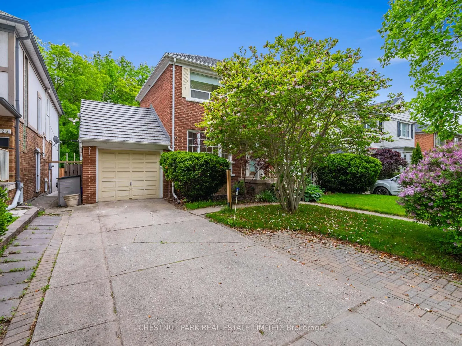 Photo 2 of 27 Elm Ridge Drive, Toronto, Forest Hill North — HOMEH