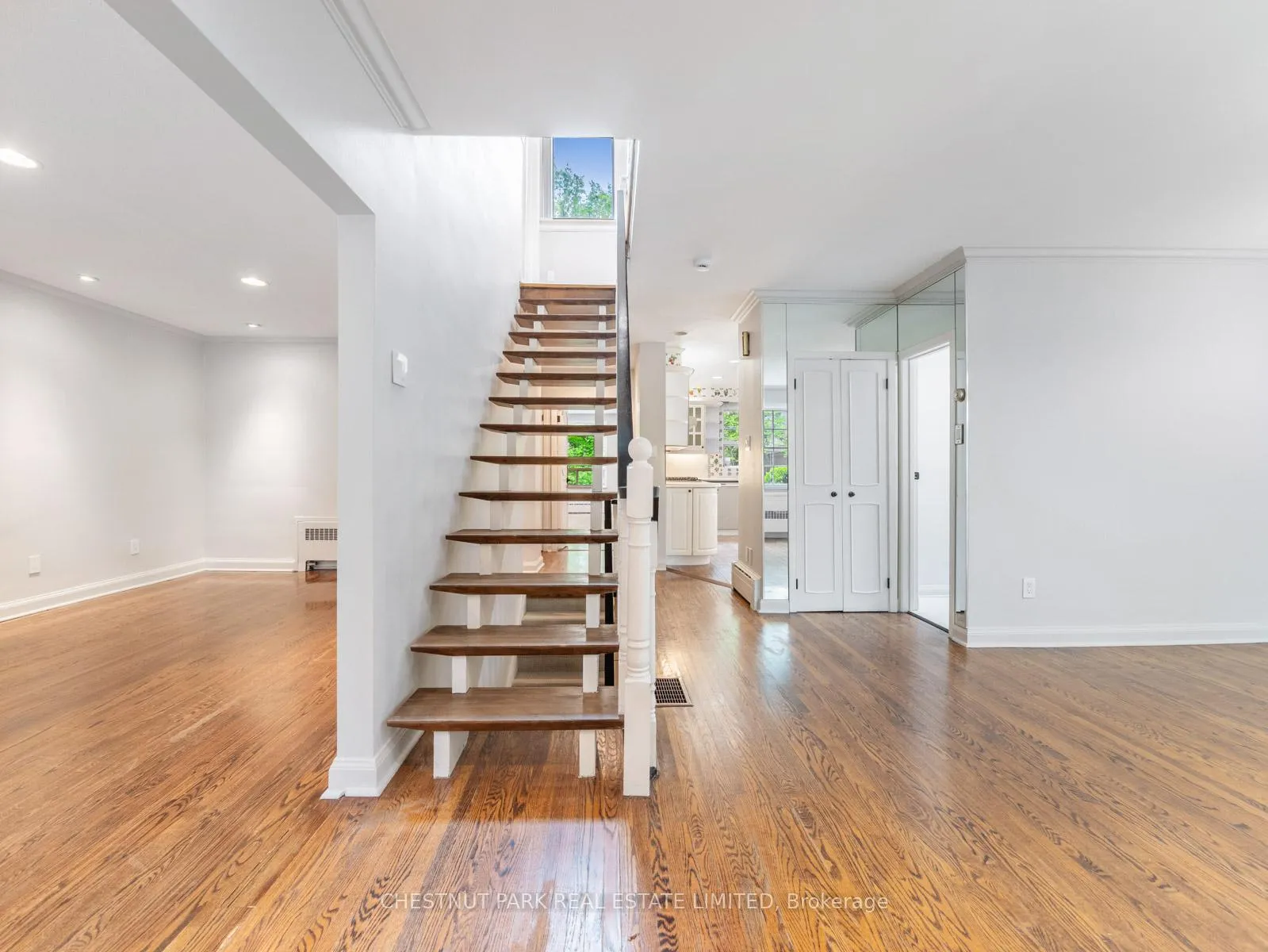 Photo 5 of 27 Elm Ridge Drive, Toronto, Forest Hill North — HOMEH