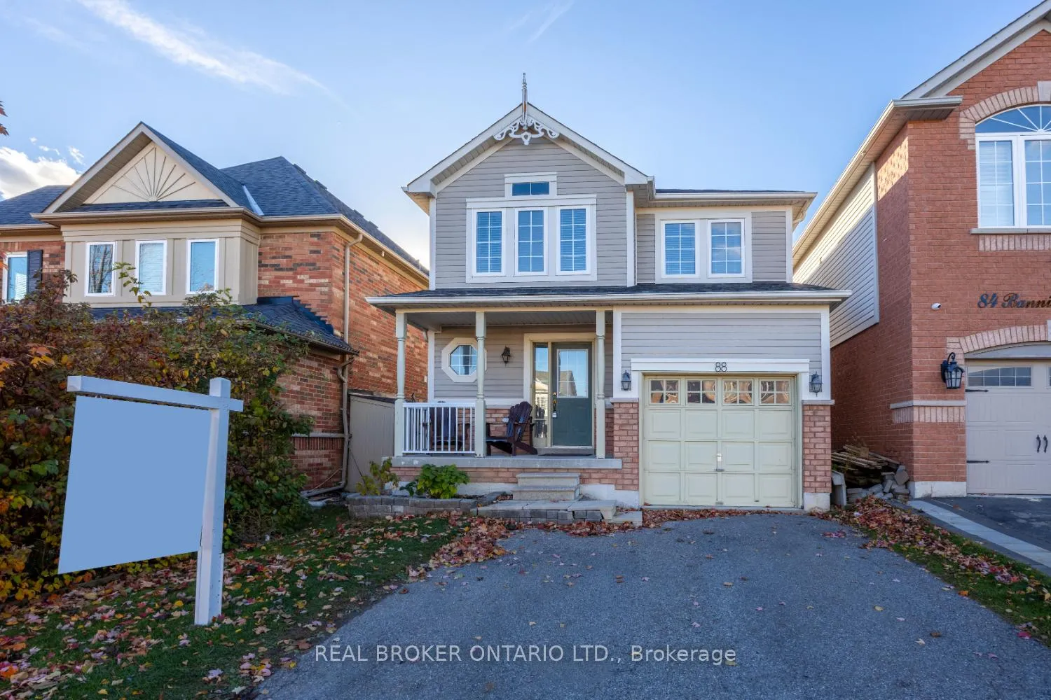 Photo 2 of 88 Bannister Street, Clarington, Bowmanville — HOMEH