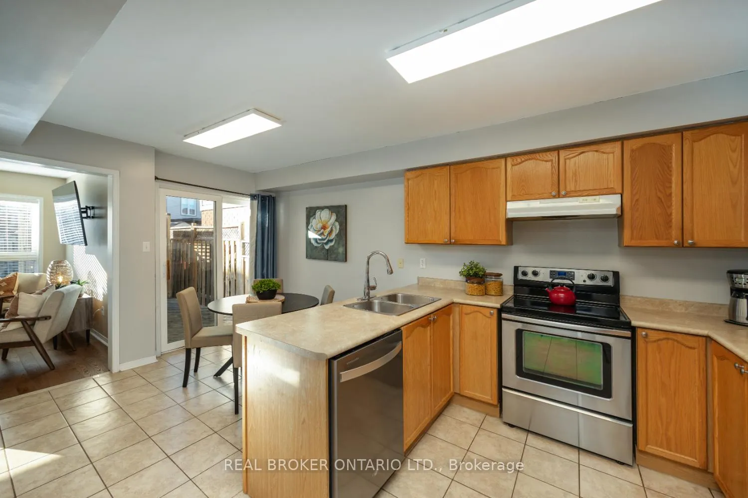 Photo 8 of 88 Bannister Street, Clarington, Bowmanville — HOMEH