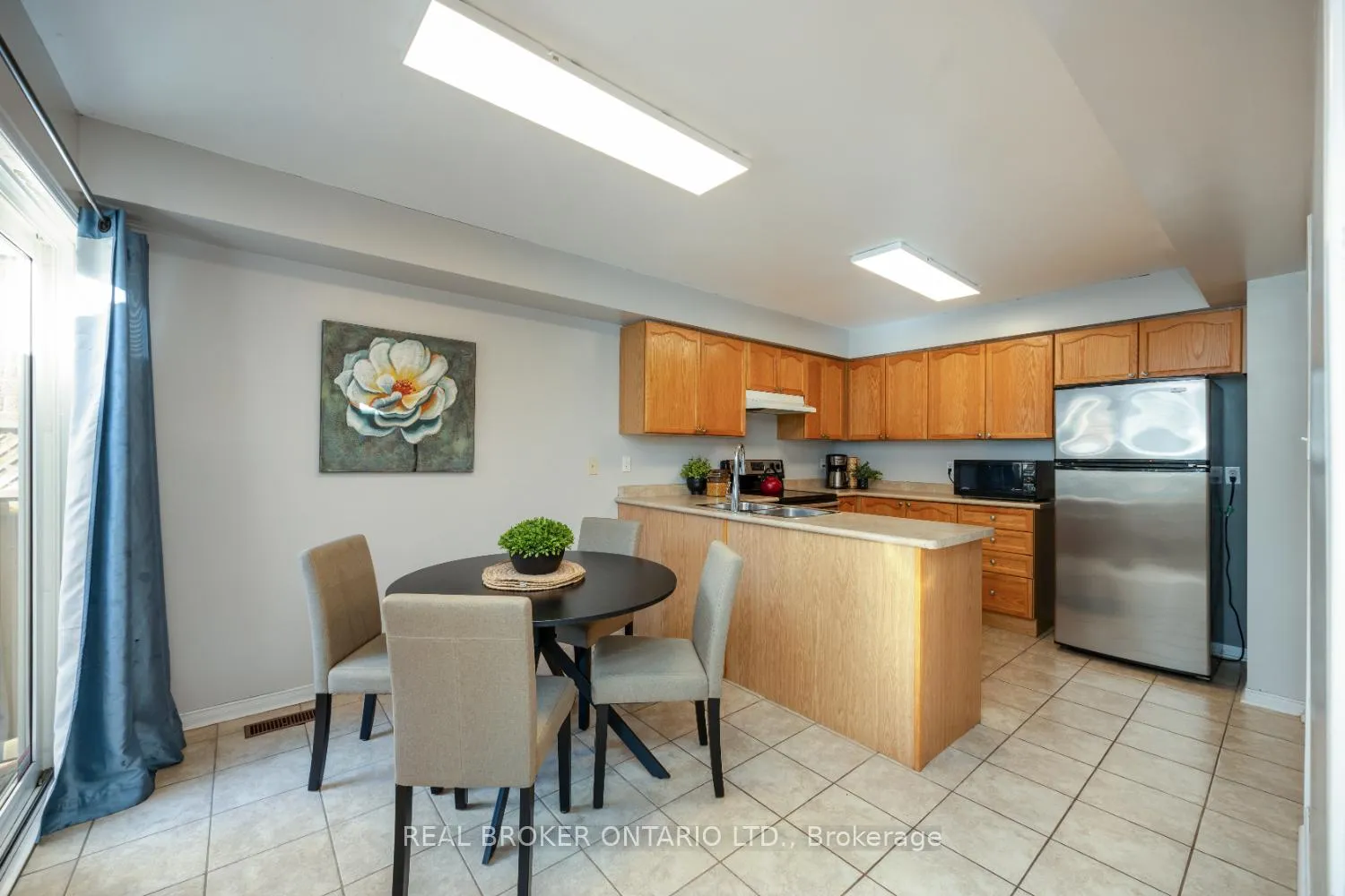 Photo 9 of 88 Bannister Street, Clarington, Bowmanville — HOMEH