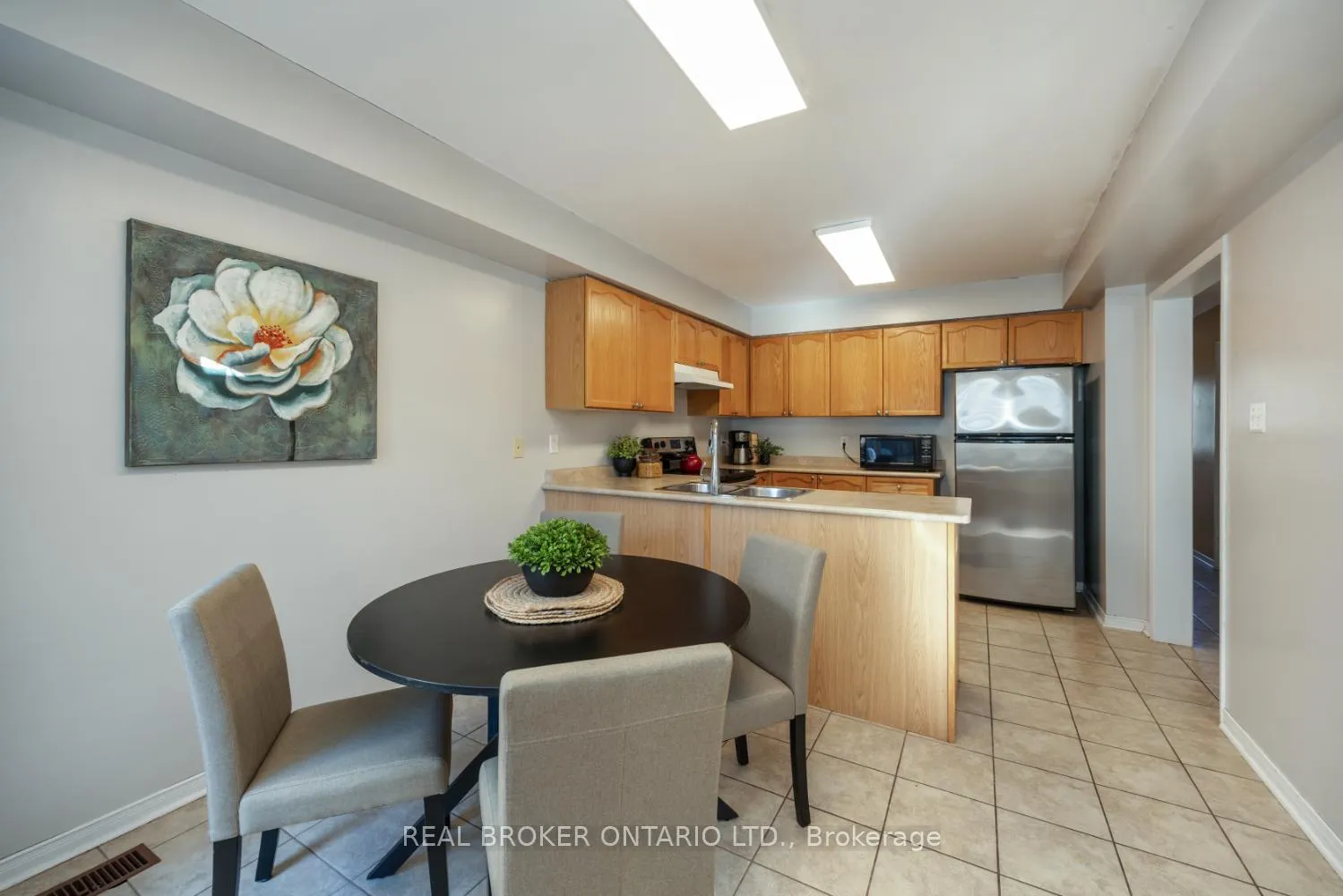 Photo 11 of 88 Bannister Street, Clarington, Bowmanville — HOMEH