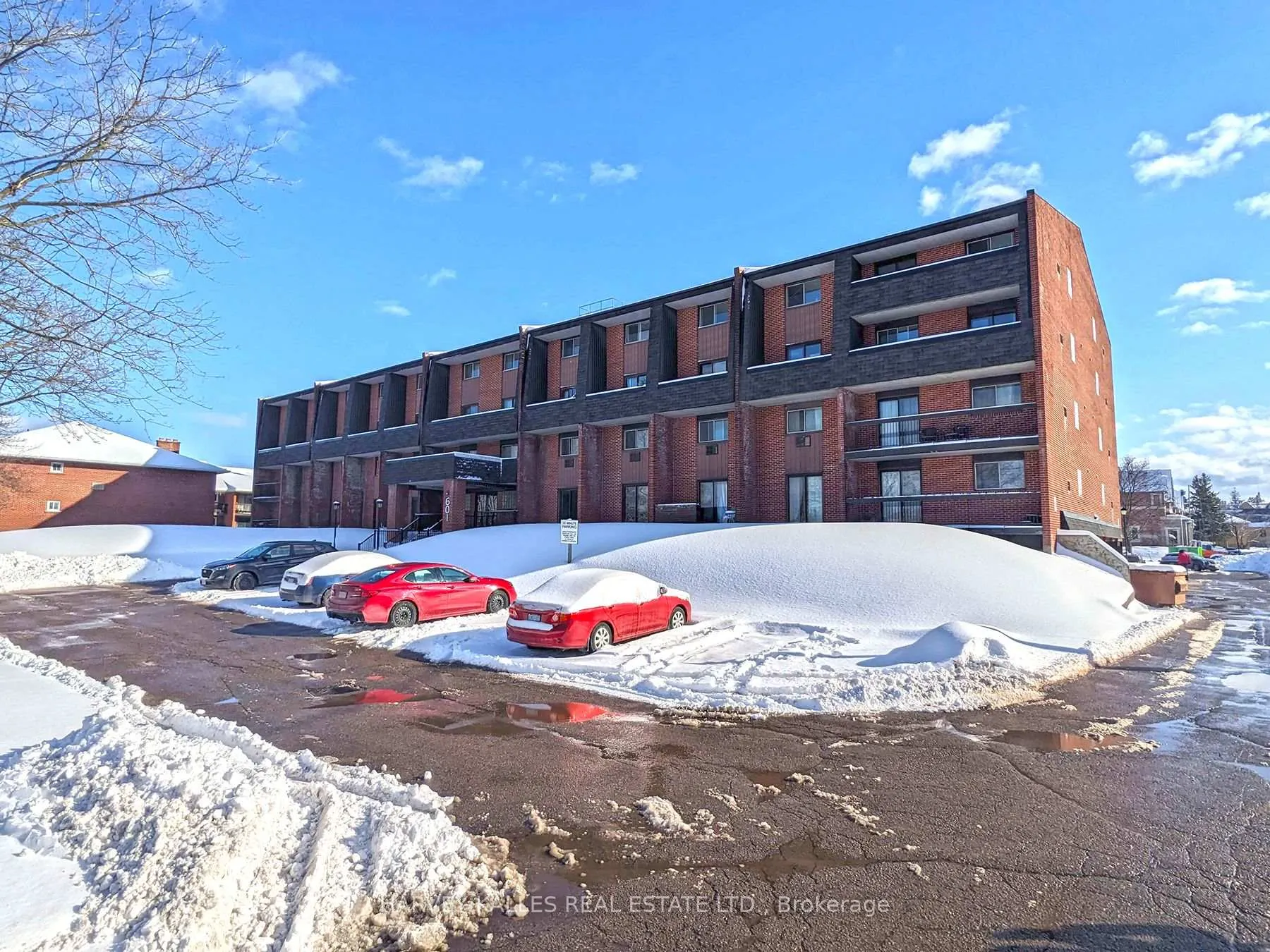 Front of Unit 209, 601 Dundas Street E