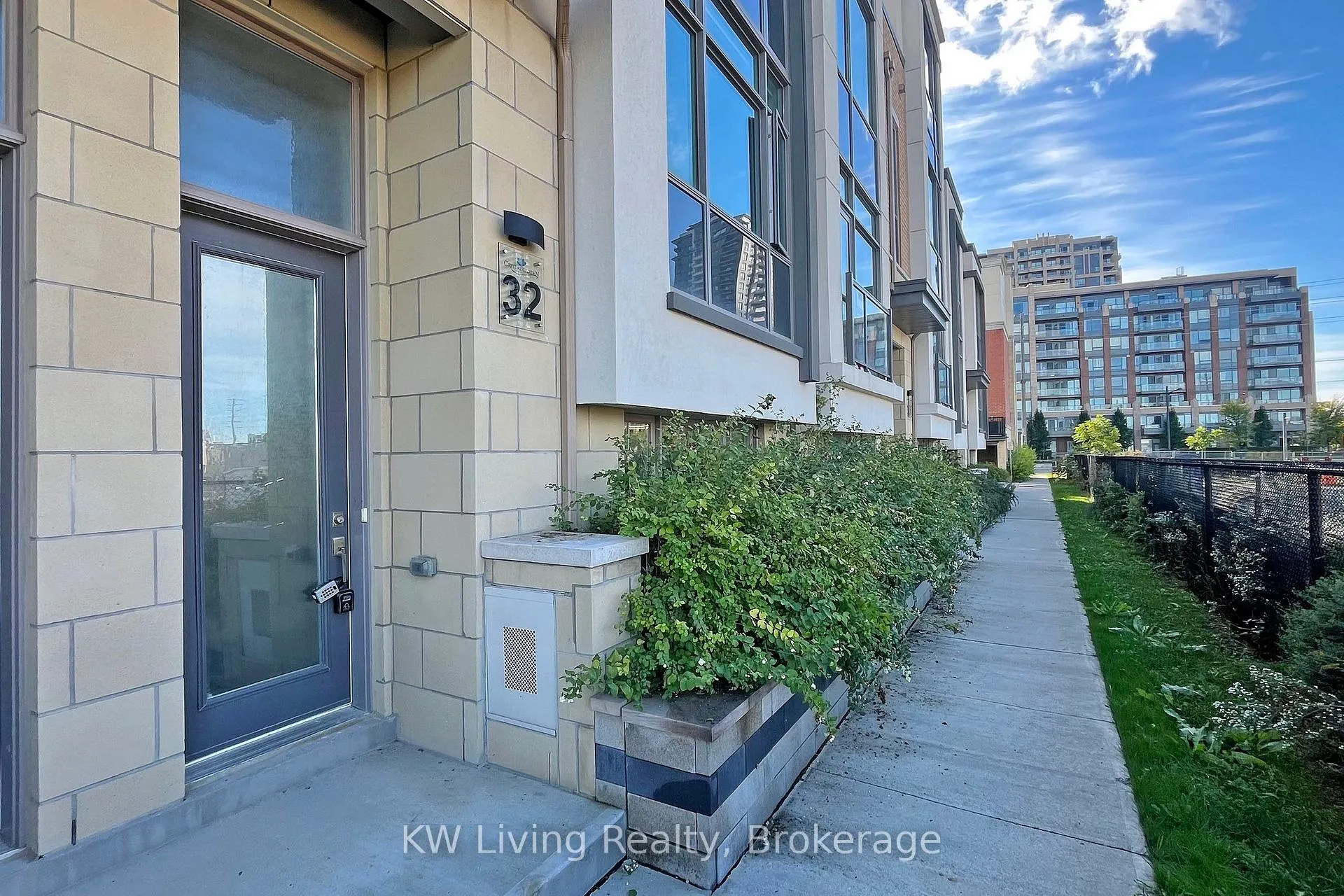 Front of 32 Teasel Way