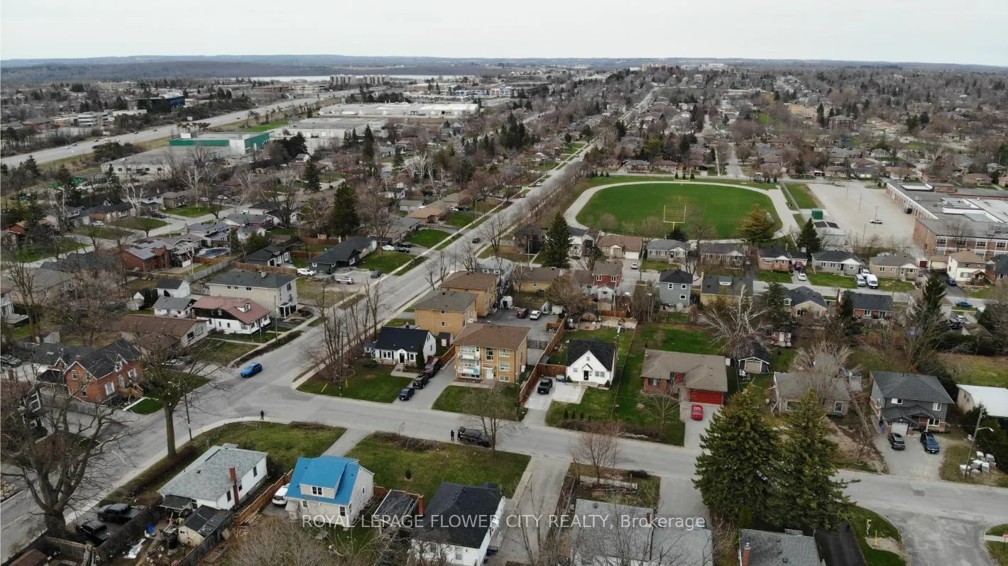 Photo 8 of 189 Peel Street, Barrie, City Centre — HOMEH