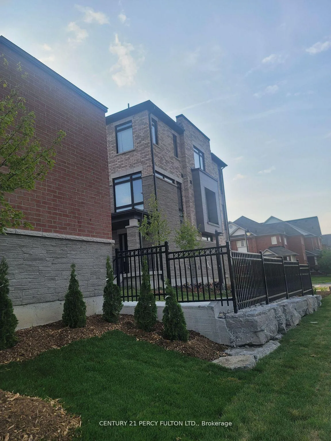 Photo 3 of 36 Lord Drive, Ajax, South East — HOMEH