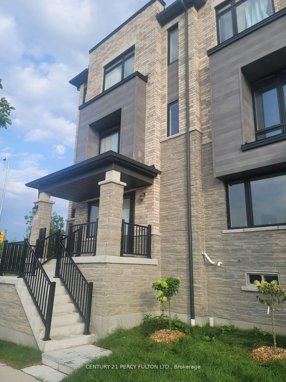 Photo 4 of 36 Lord Drive, Ajax, South East — HOMEH