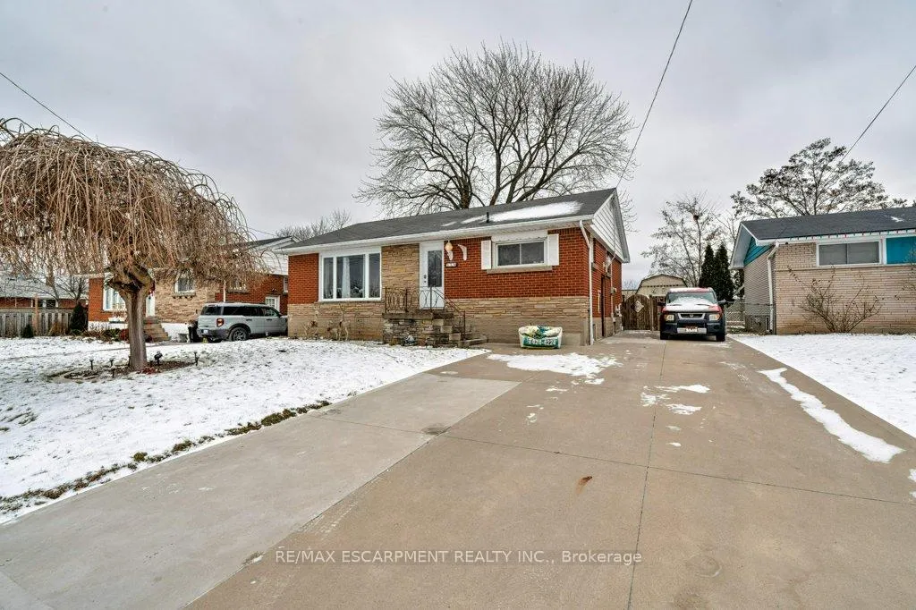Photo 2 of 139 West 3rd Street, Hamilton, Bonnington — HOMEH