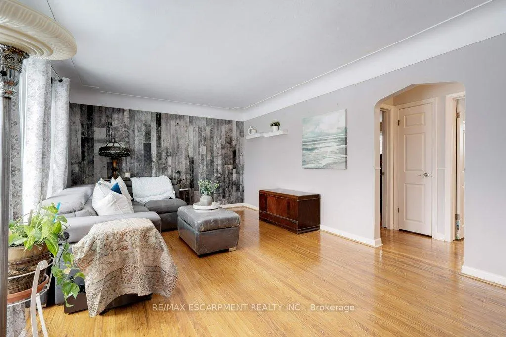 Photo 5 of 139 West 3rd Street, Hamilton, Bonnington — HOMEH
