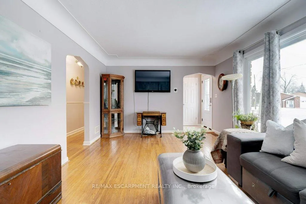 Photo 6 of 139 West 3rd Street, Hamilton, Bonnington — HOMEH