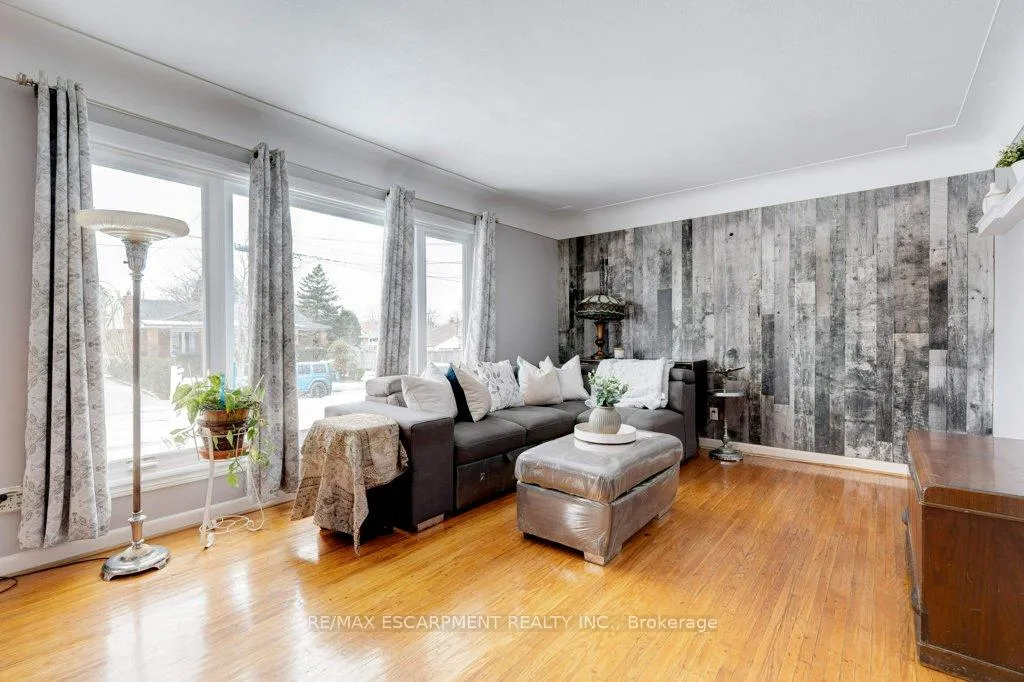 Photo 8 of 139 West 3rd Street, Hamilton, Bonnington — HOMEH