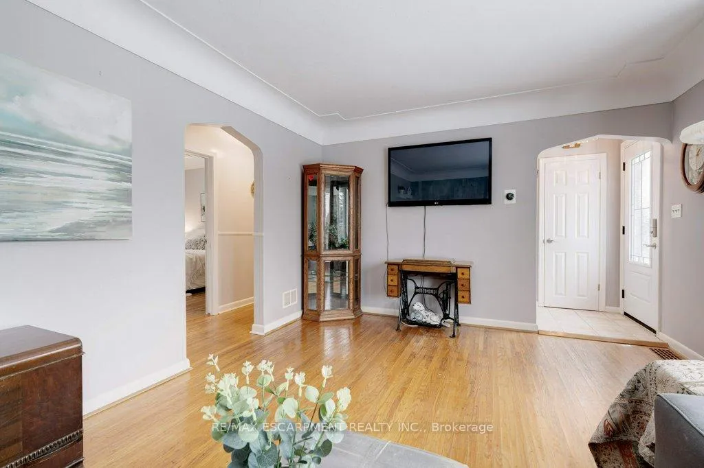 Photo 10 of 139 West 3rd Street, Hamilton, Bonnington — HOMEH