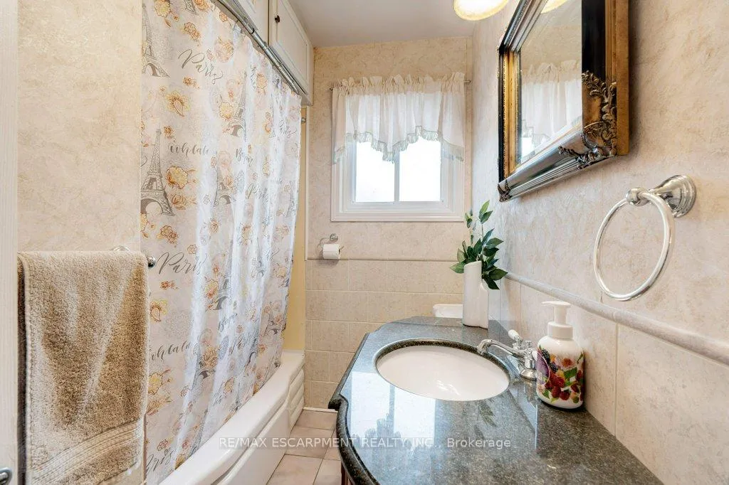 Photo 16 of 139 West 3rd Street, Hamilton, Bonnington — HOMEH
