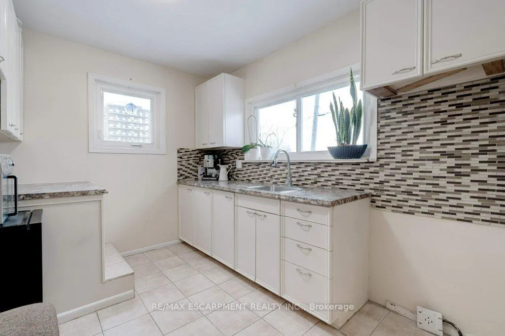 Photo 18 of 139 West 3rd Street, Hamilton, Bonnington — HOMEH
