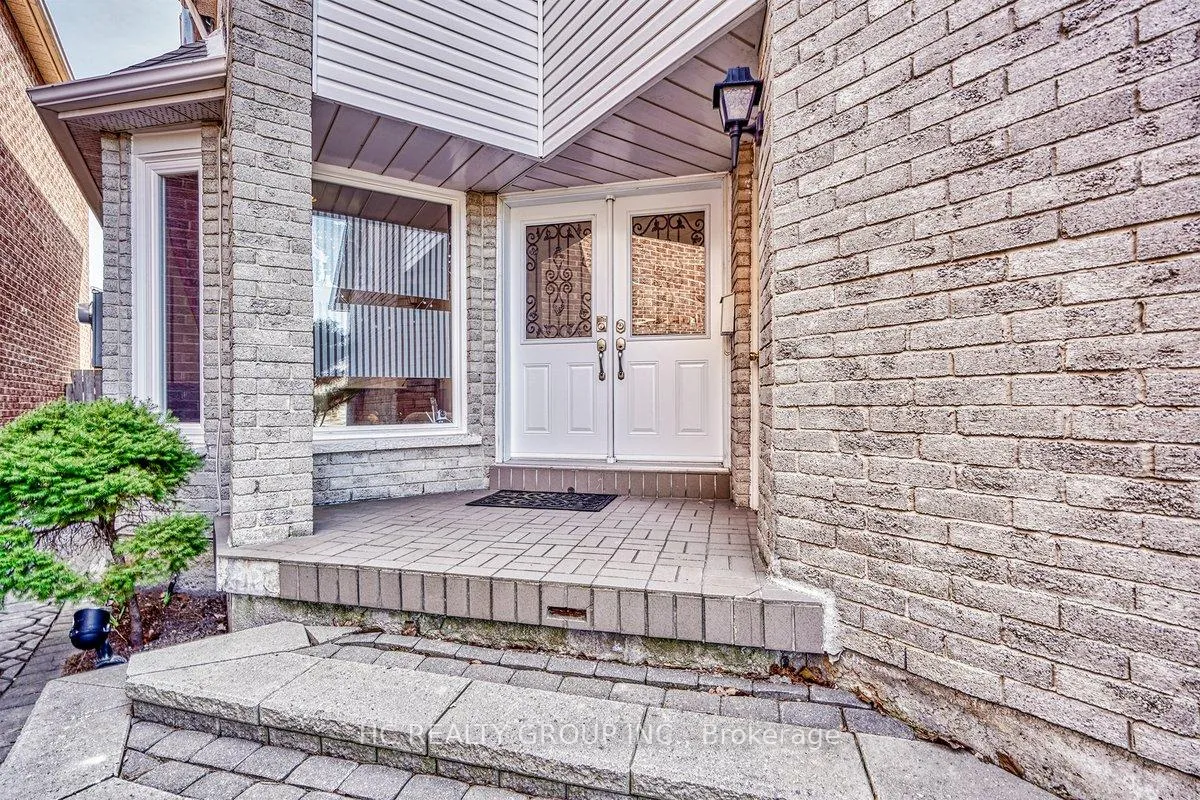 Photo 3 of 63 Ramblewood Lane, Vaughan, Brownridge — HOMEH