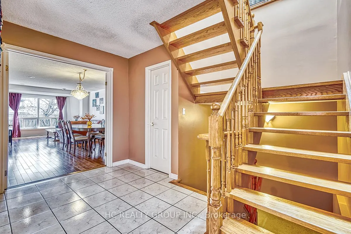 Photo 4 of 63 Ramblewood Lane, Vaughan, Brownridge — HOMEH