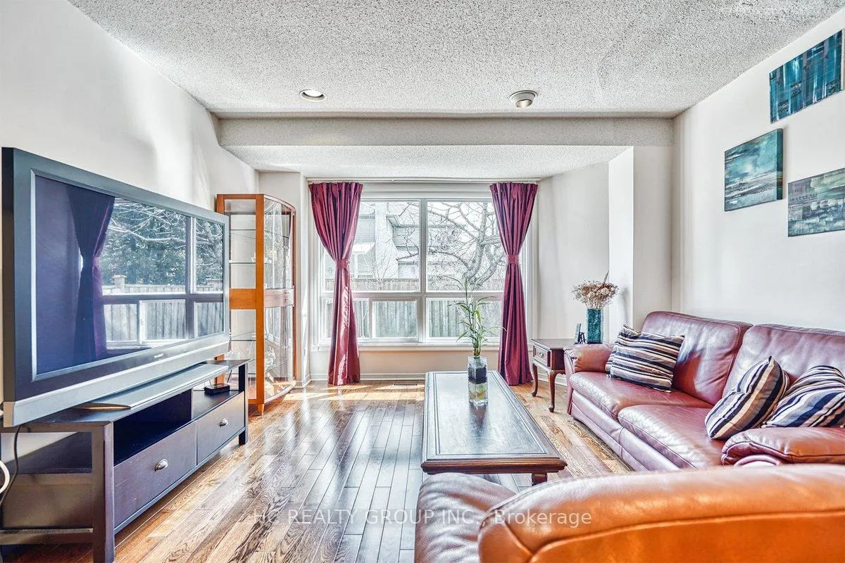 Photo 8 of 63 Ramblewood Lane, Vaughan, Brownridge — HOMEH