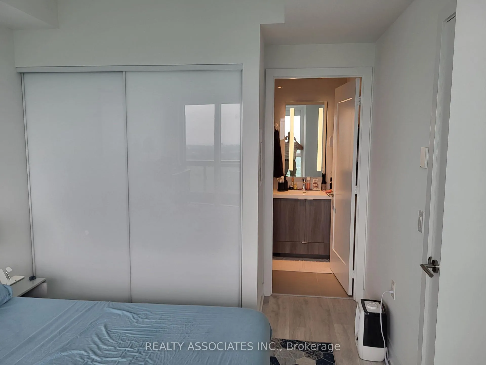 Photo 3 of Unit 2817, 585 Bloor E Street E, Toronto, North St. James Town — HOMEH