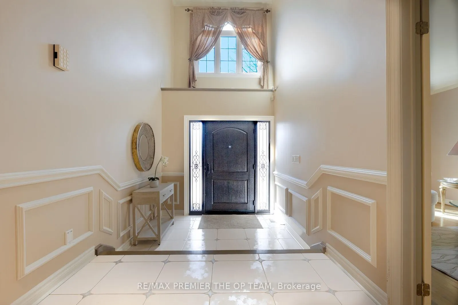 Photo 2 of 182 Clover Leaf Street, Vaughan, East Woodbridge — HOMEH