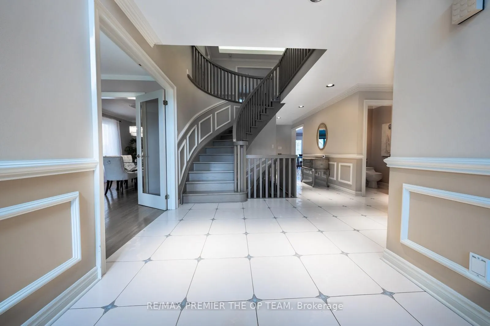 Photo 3 of 182 Clover Leaf Street, Vaughan, East Woodbridge — HOMEH