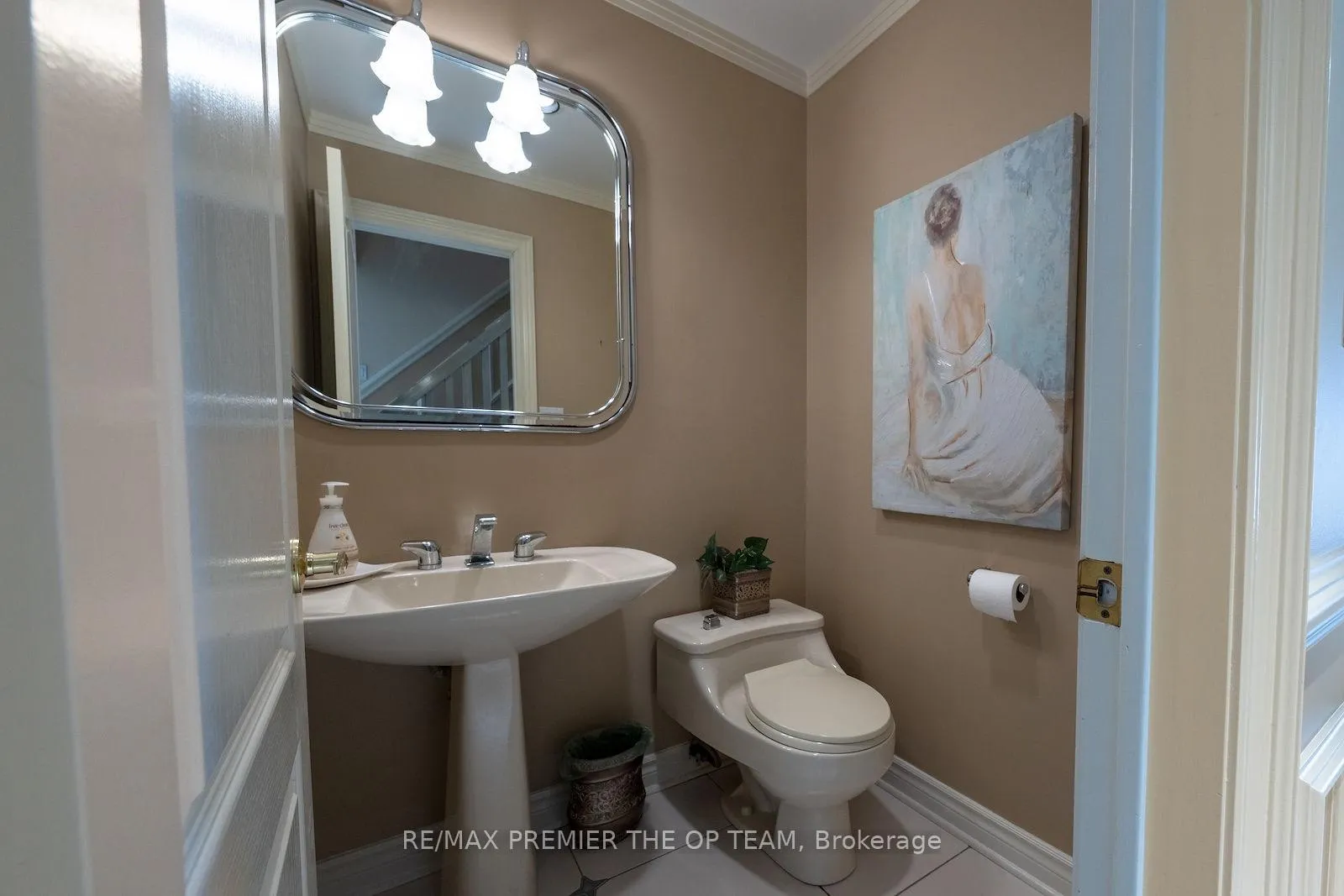 Photo 4 of 182 Clover Leaf Street, Vaughan, East Woodbridge — HOMEH