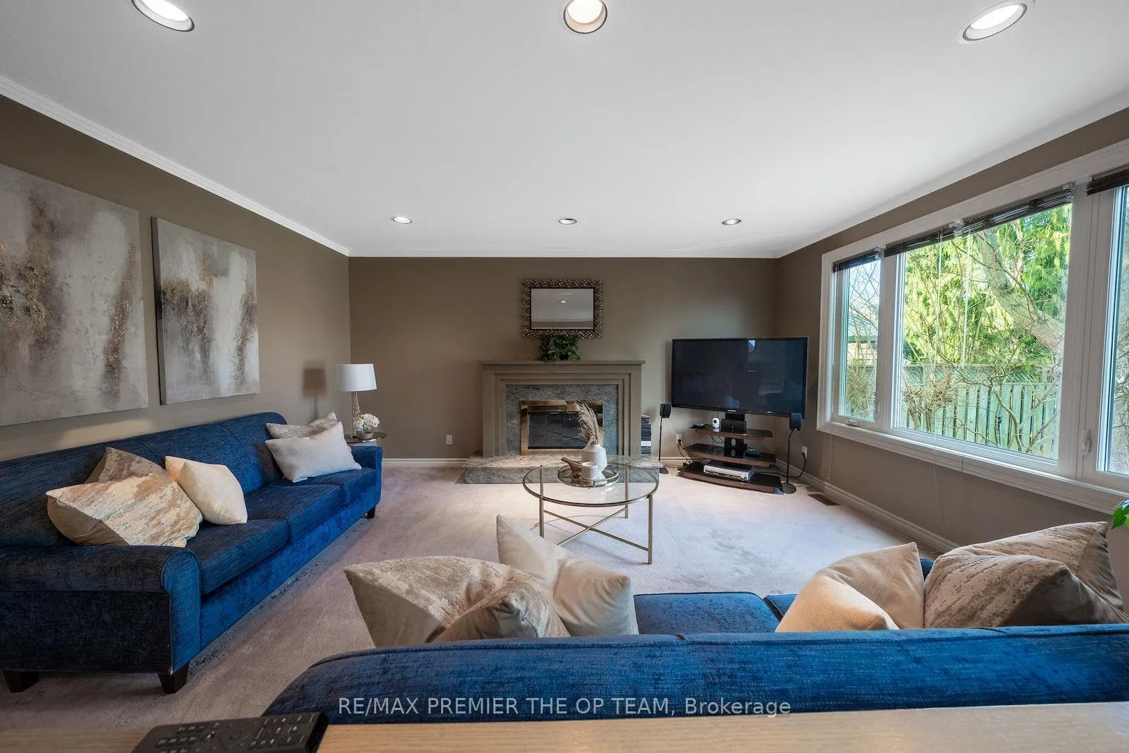 Photo 12 of 182 Clover Leaf Street, Vaughan, East Woodbridge — HOMEH