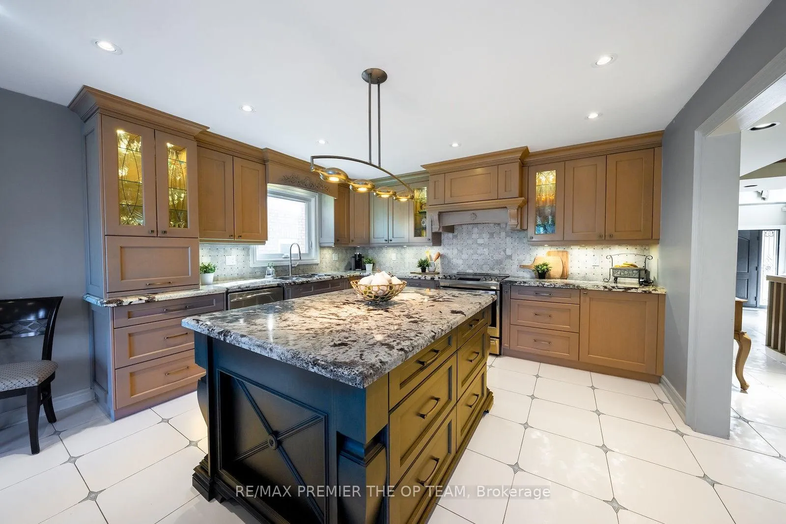 Photo 17 of 182 Clover Leaf Street, Vaughan, East Woodbridge — HOMEH