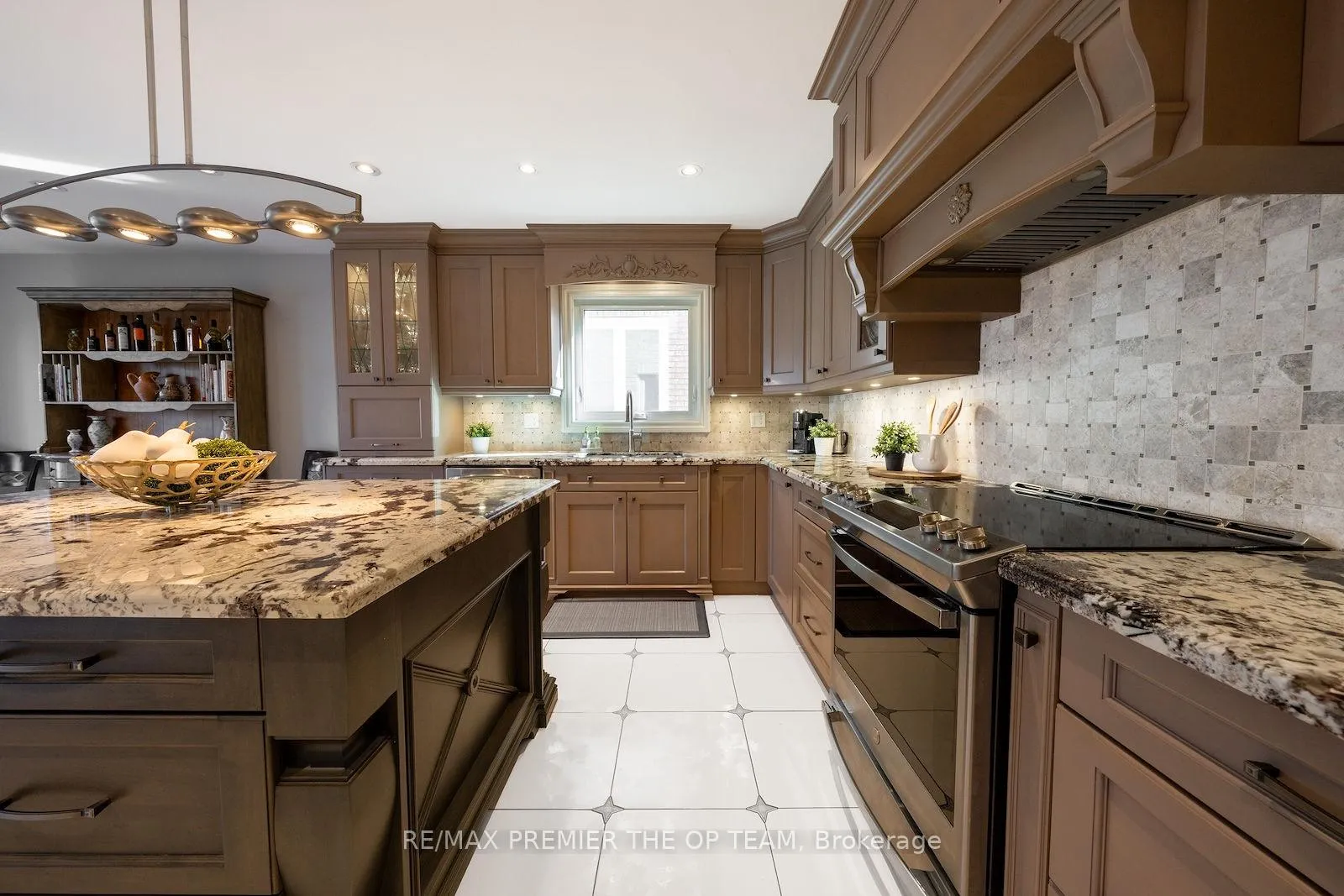 Photo 19 of 182 Clover Leaf Street, Vaughan, East Woodbridge — HOMEH
