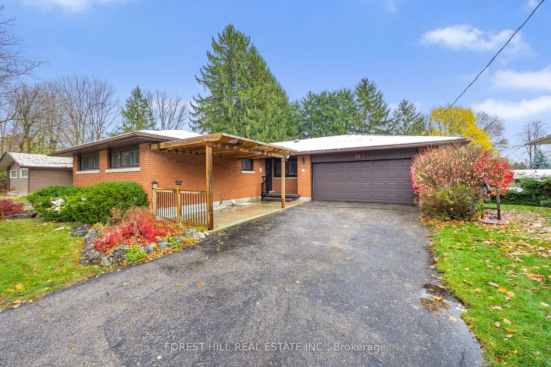 Photo 2 of 21 Cyprus Drive, Kitchener — HOMEH