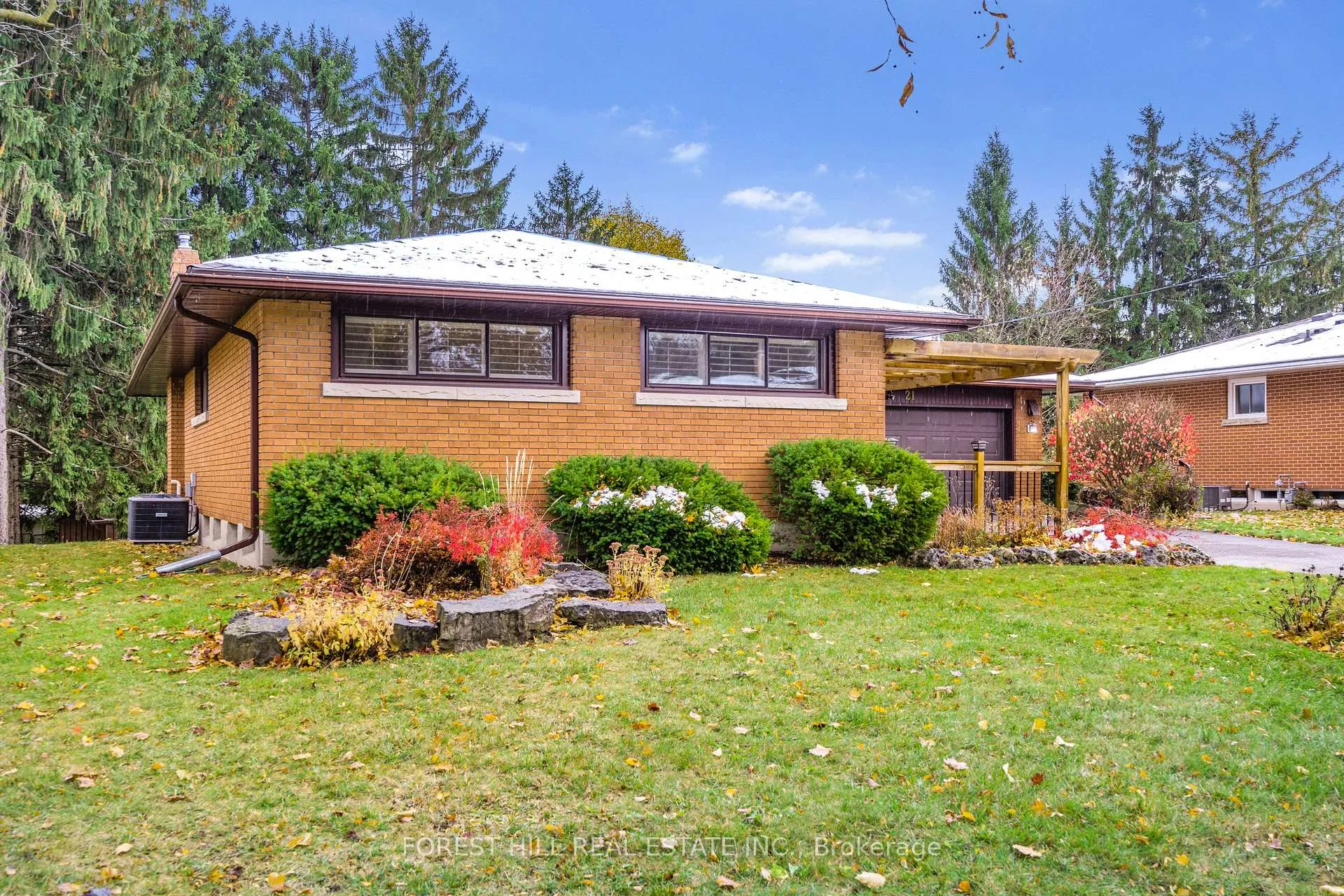 Photo 3 of 21 Cyprus Drive, Kitchener — HOMEH