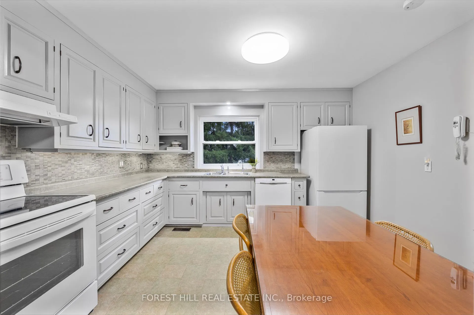 Photo 12 of 21 Cyprus Drive, Kitchener — HOMEH