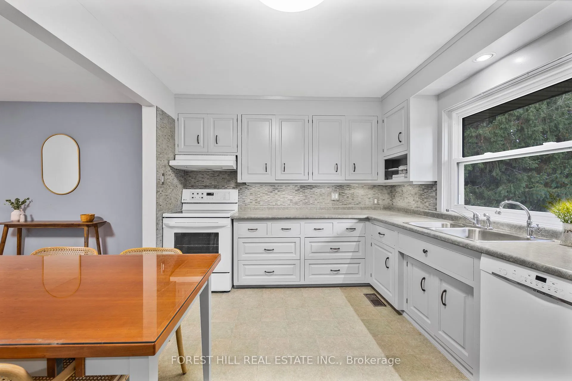 Photo 13 of 21 Cyprus Drive, Kitchener — HOMEH