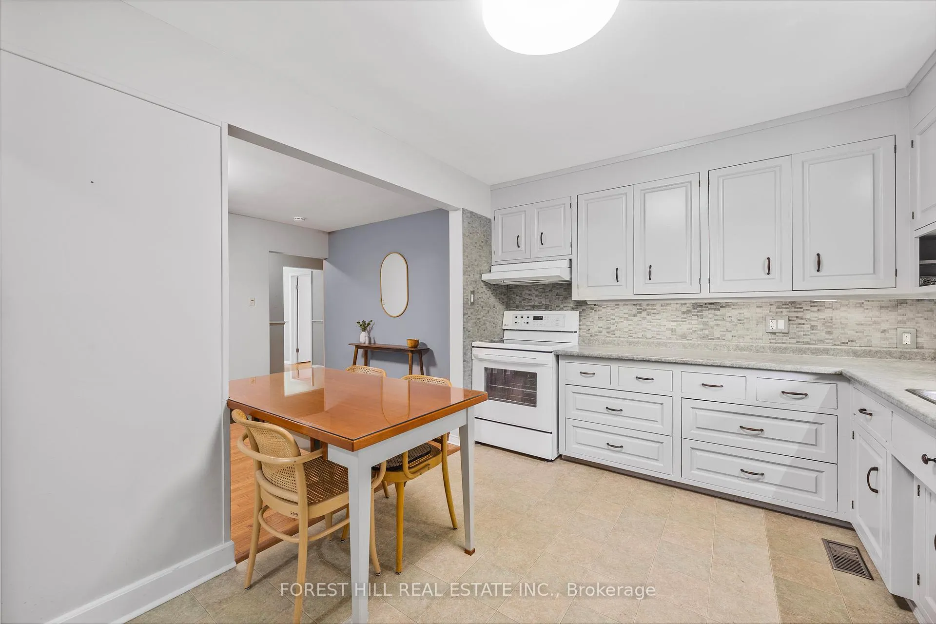 Photo 14 of 21 Cyprus Drive, Kitchener — HOMEH