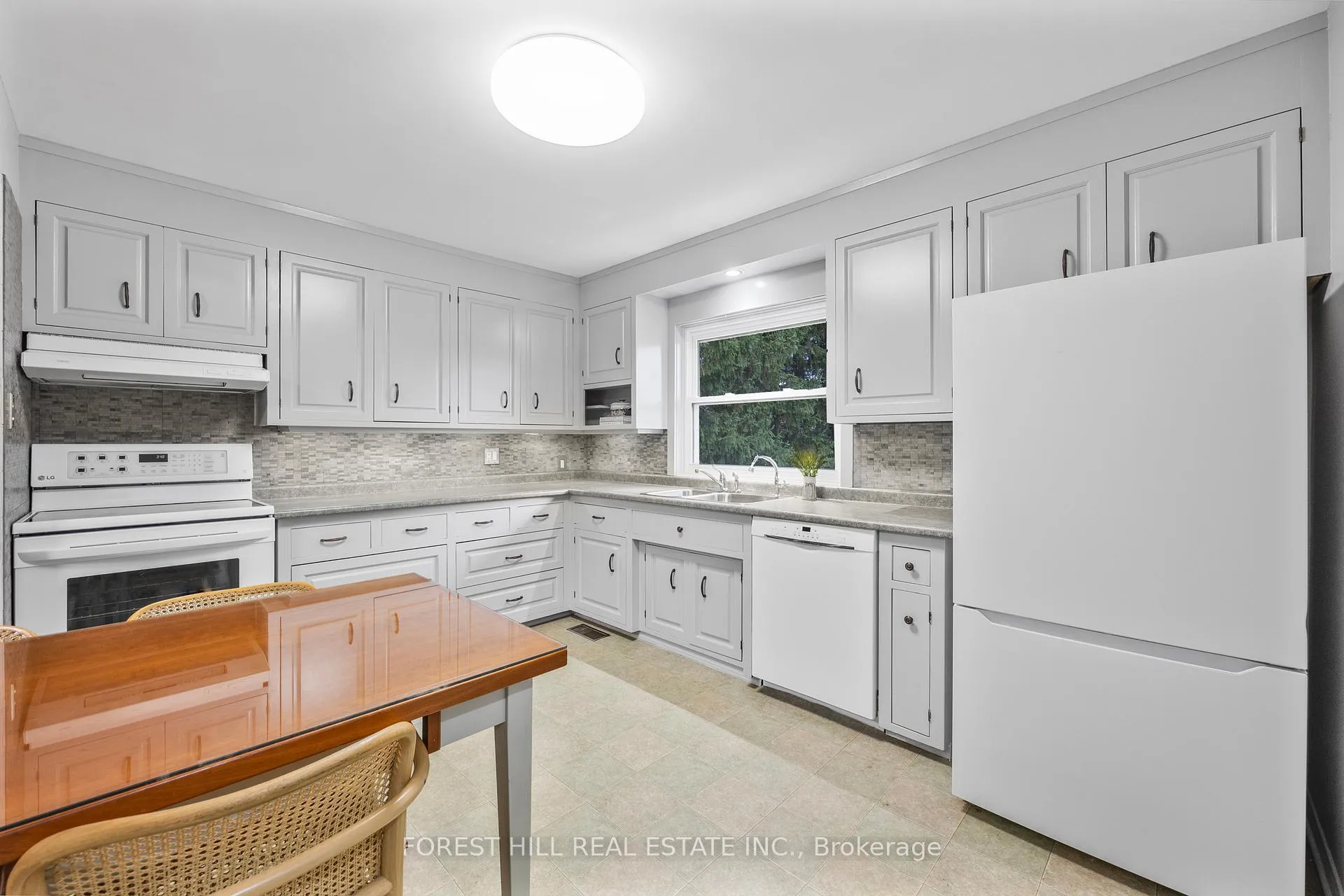Photo 16 of 21 Cyprus Drive, Kitchener — HOMEH