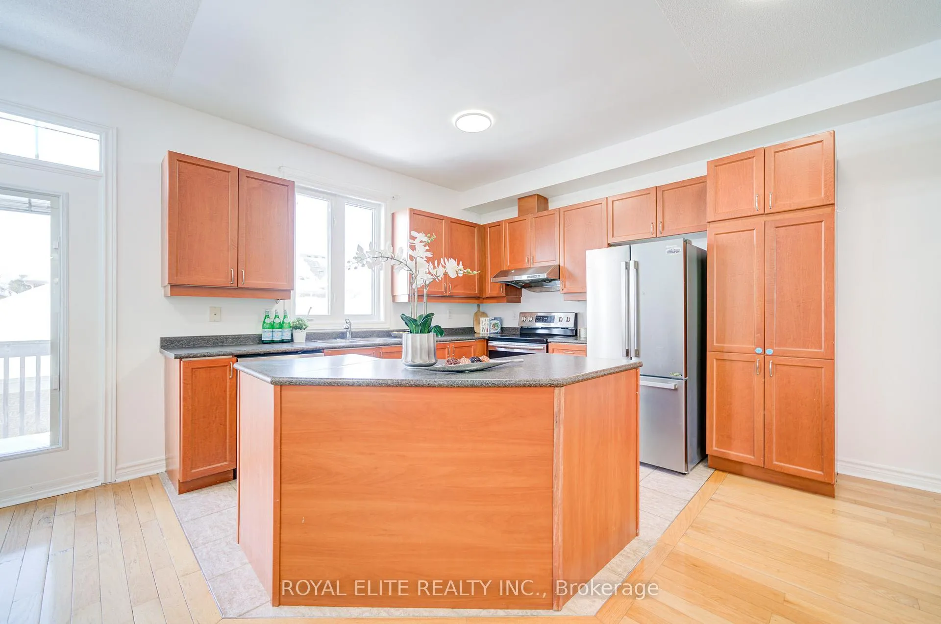 Photo 15 of 358 William Berzy Boulevard, Markham, Berczy — HOMEH