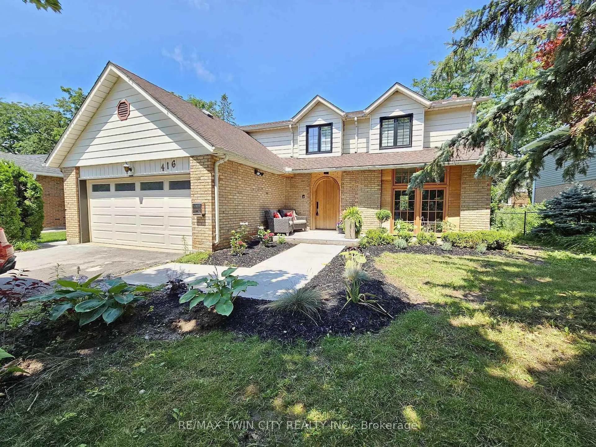 Front of 416 Clairbrook Crescent
