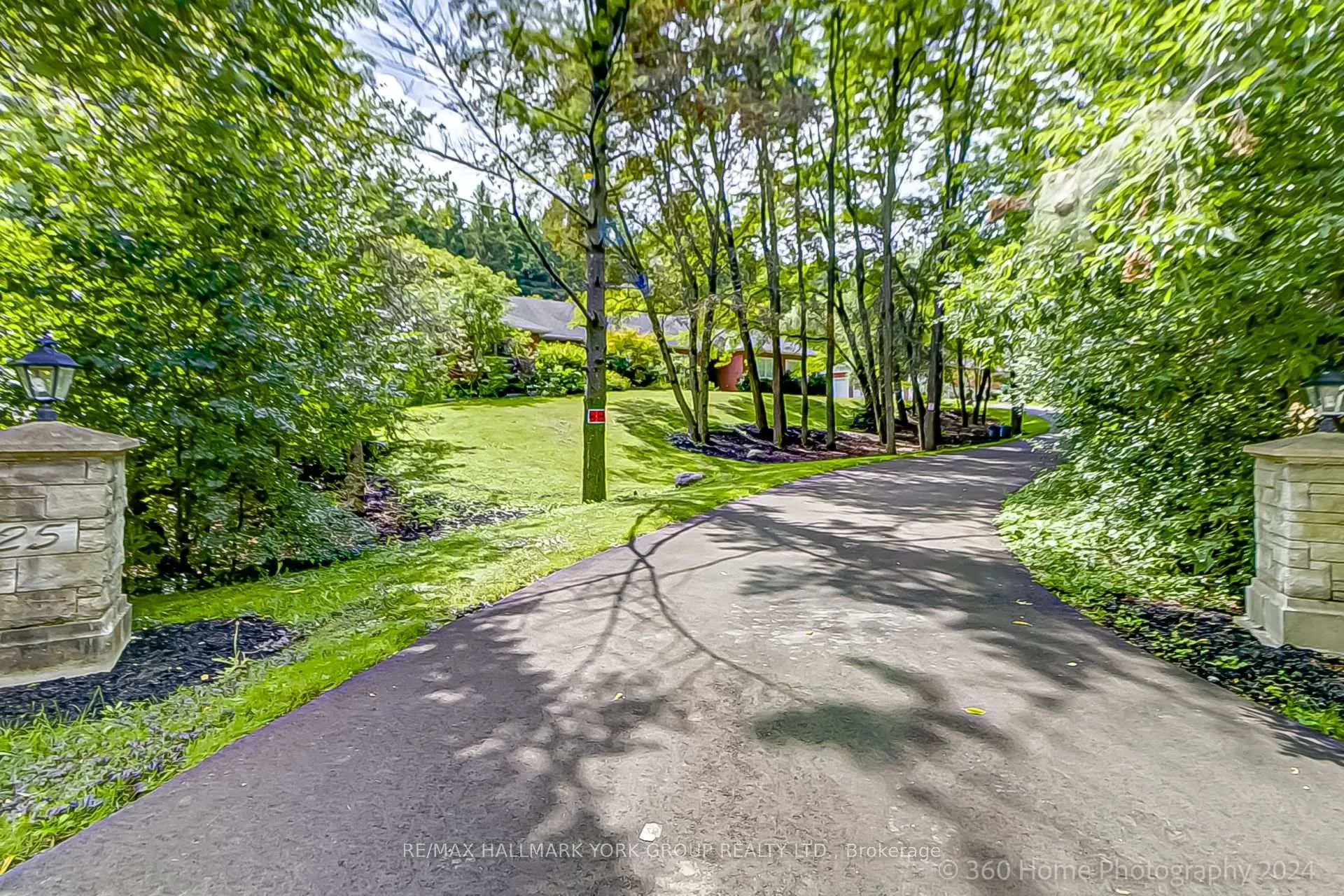 Photo 2 of 25 Westview Drive, Aurora, Rural Aurora — HOMEH