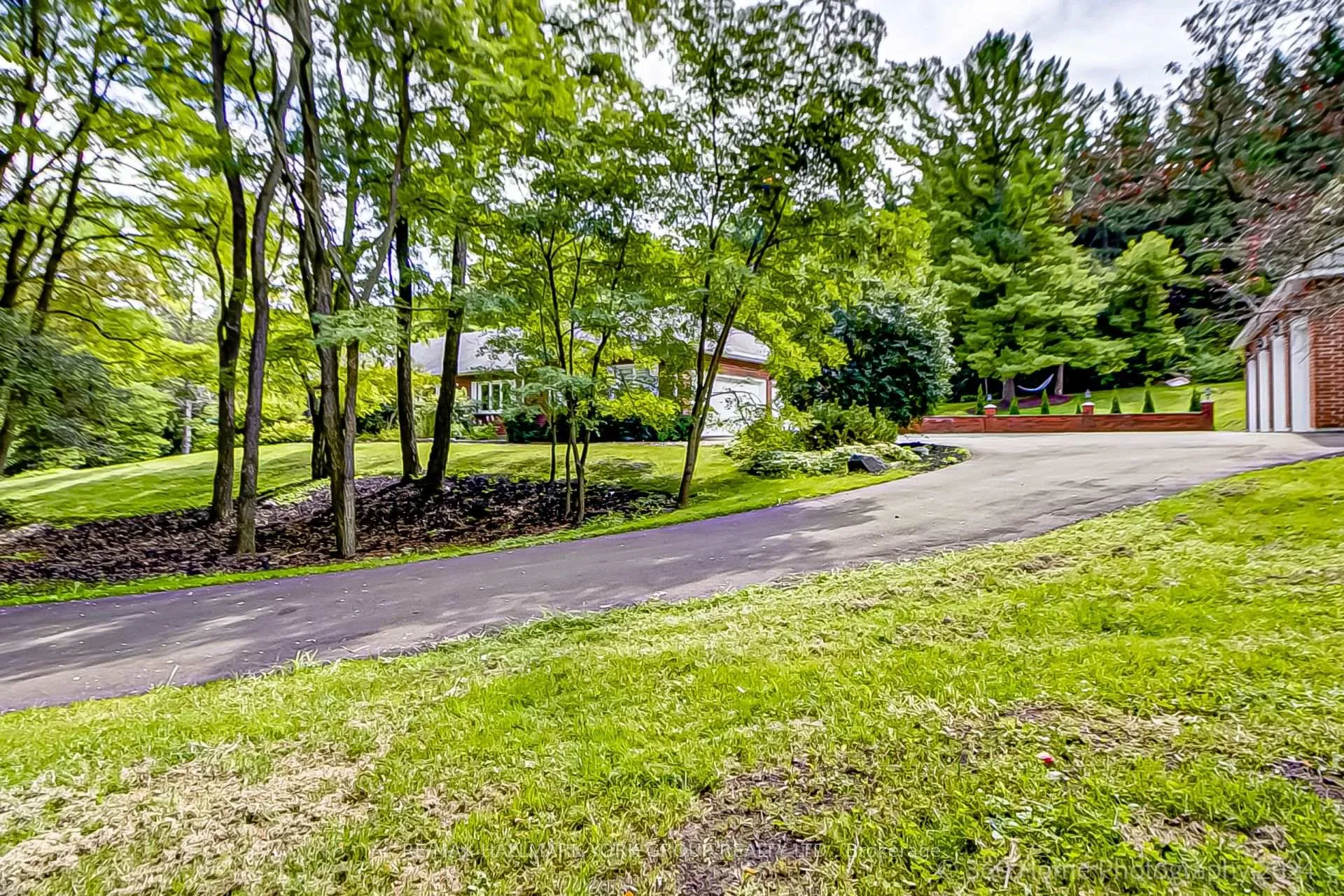 Photo 3 of 25 Westview Drive, Aurora, Rural Aurora — HOMEH