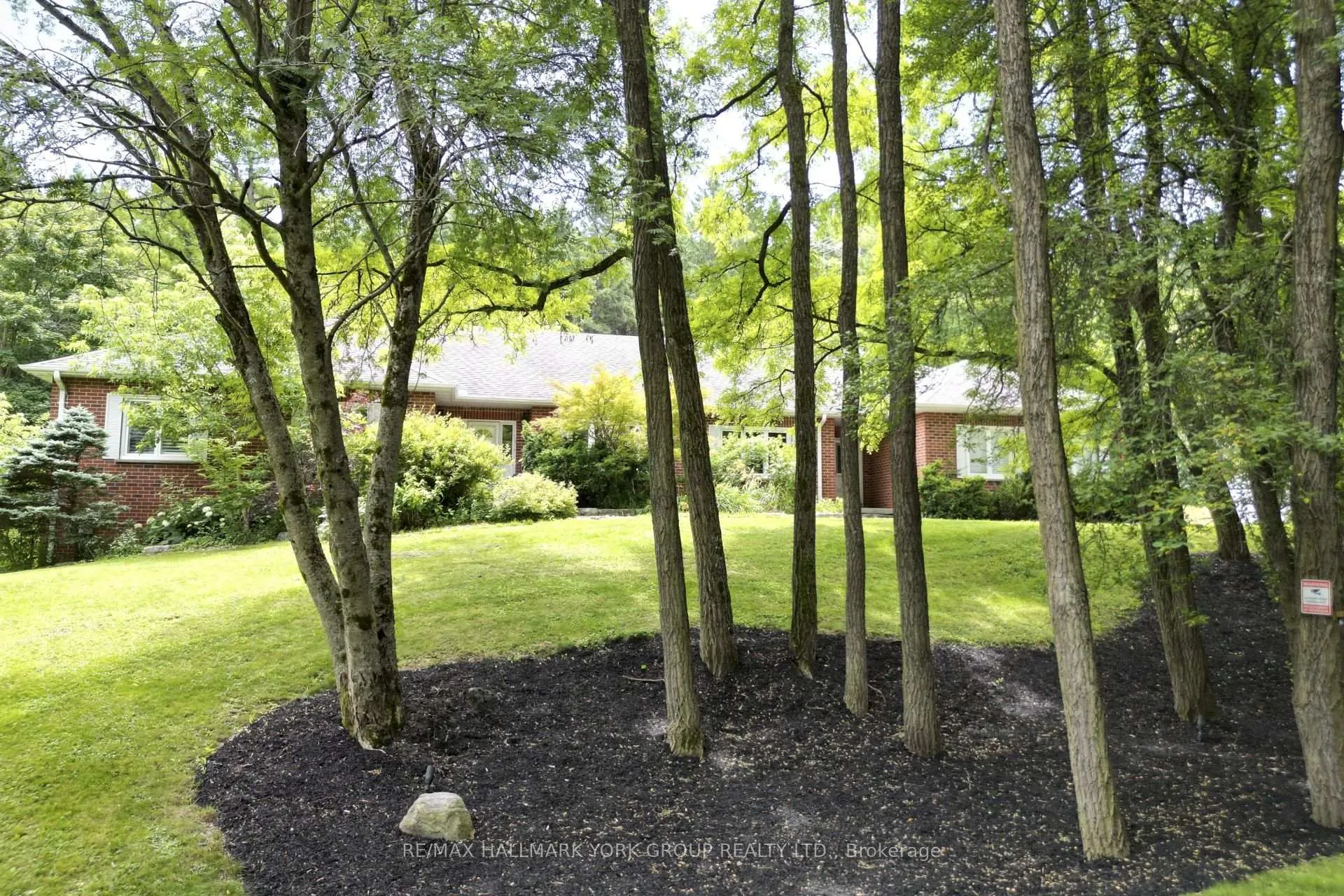 Photo 4 of 25 Westview Drive, Aurora, Rural Aurora — HOMEH