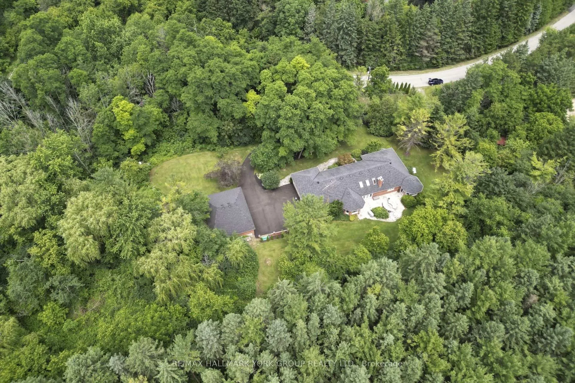 Photo 6 of 25 Westview Drive, Aurora, Rural Aurora — HOMEH