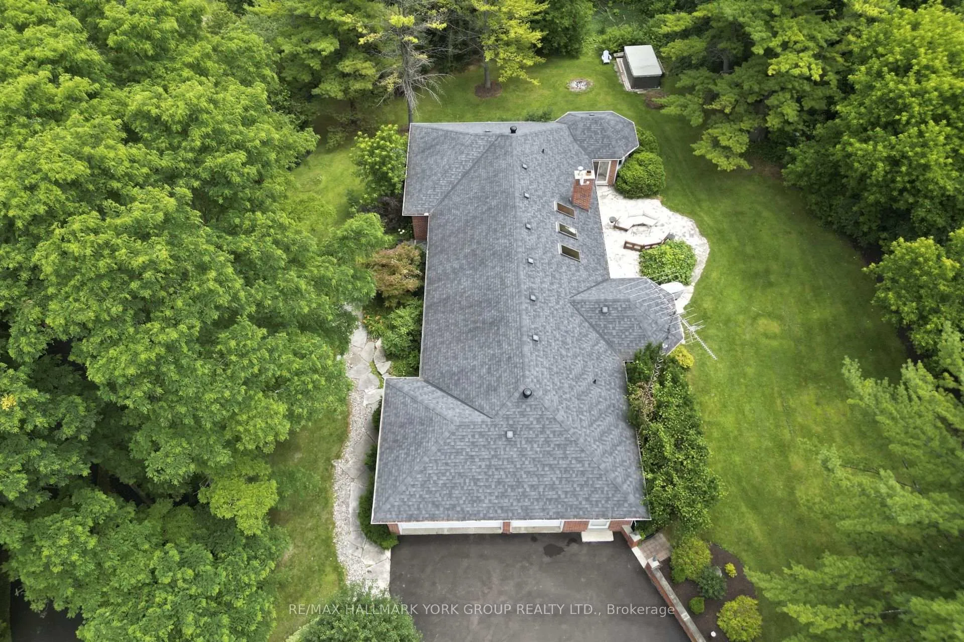 Photo 7 of 25 Westview Drive, Aurora, Rural Aurora — HOMEH