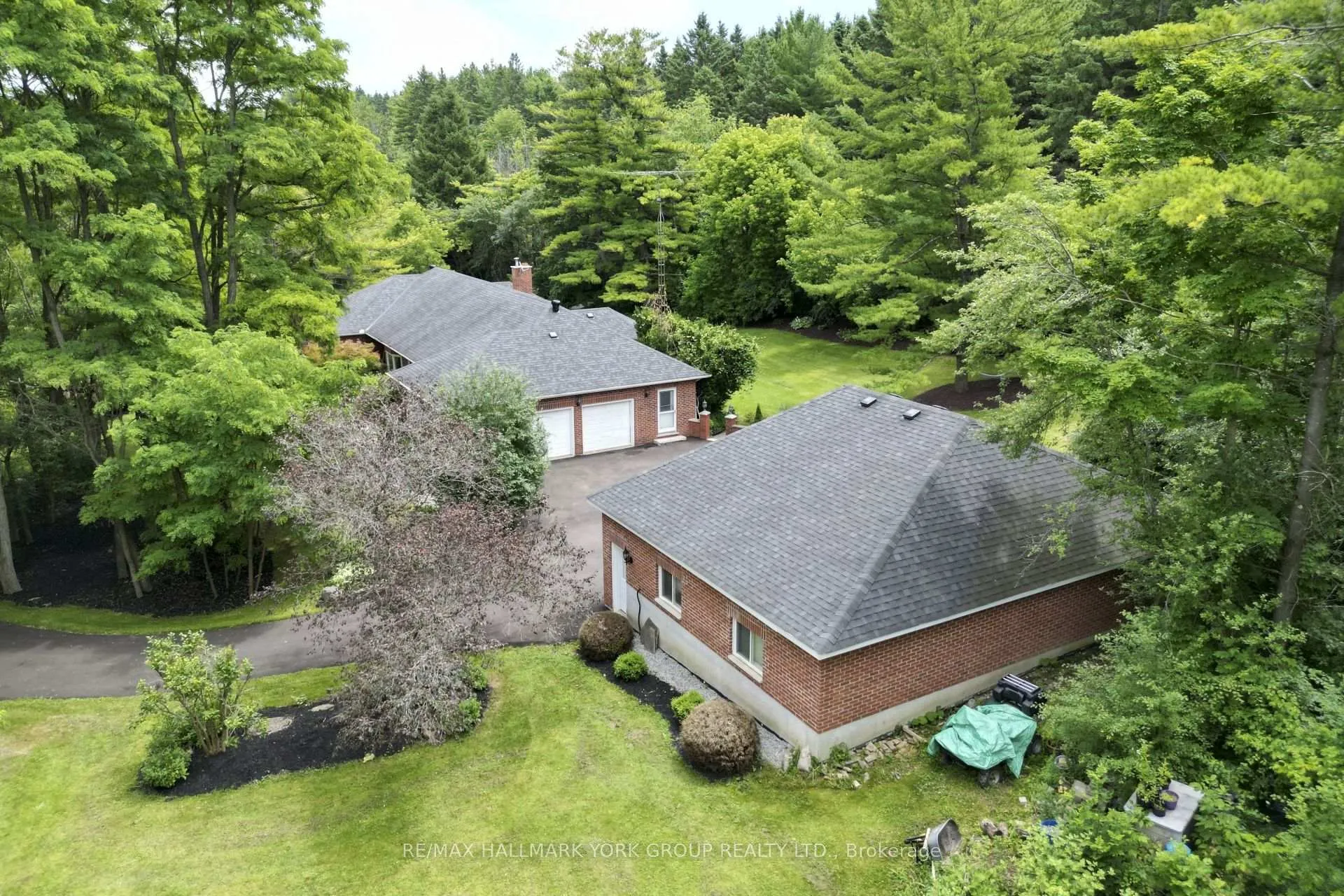 Photo 12 of 25 Westview Drive, Aurora, Rural Aurora — HOMEH