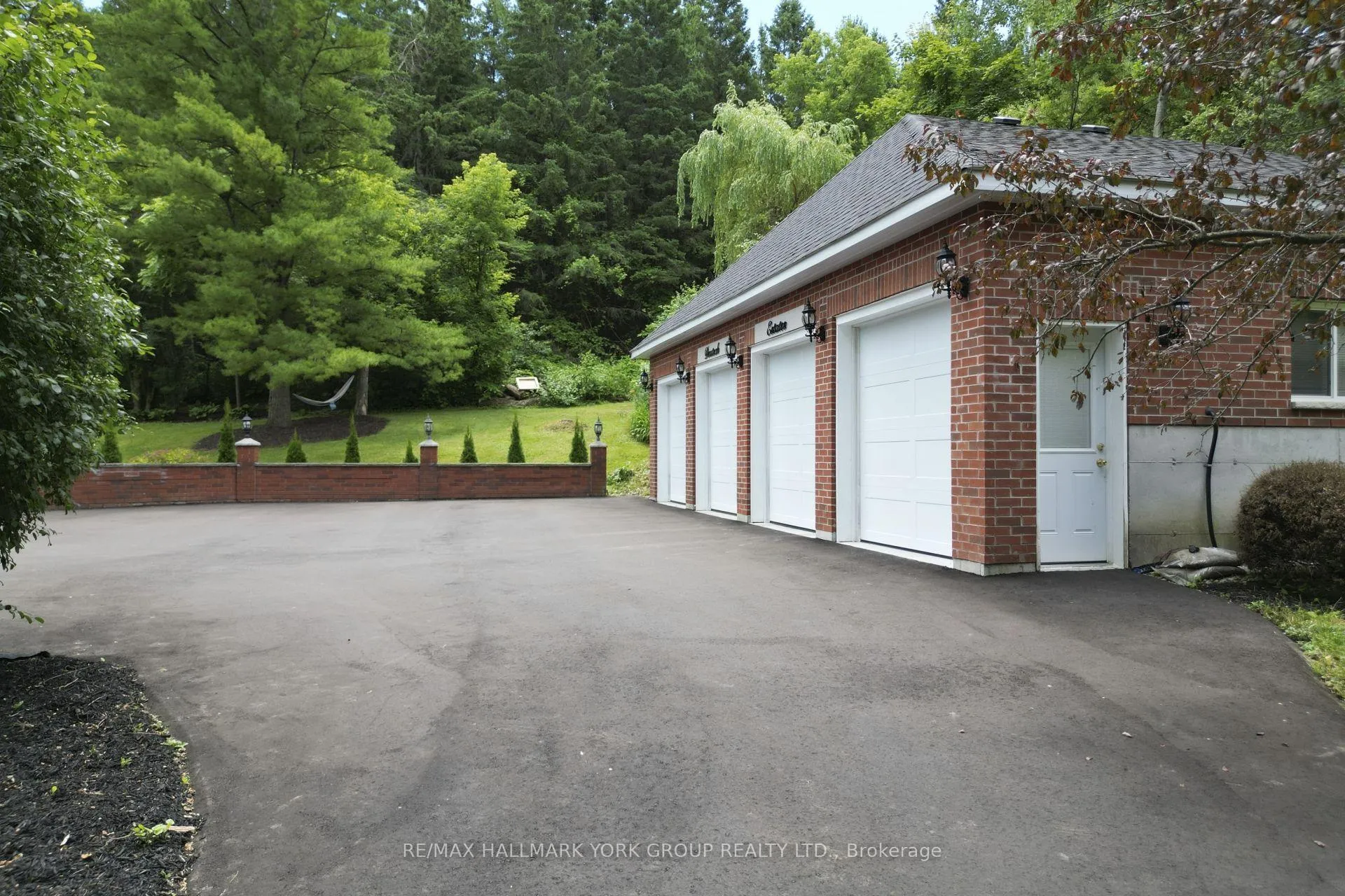 Photo 13 of 25 Westview Drive, Aurora, Rural Aurora — HOMEH