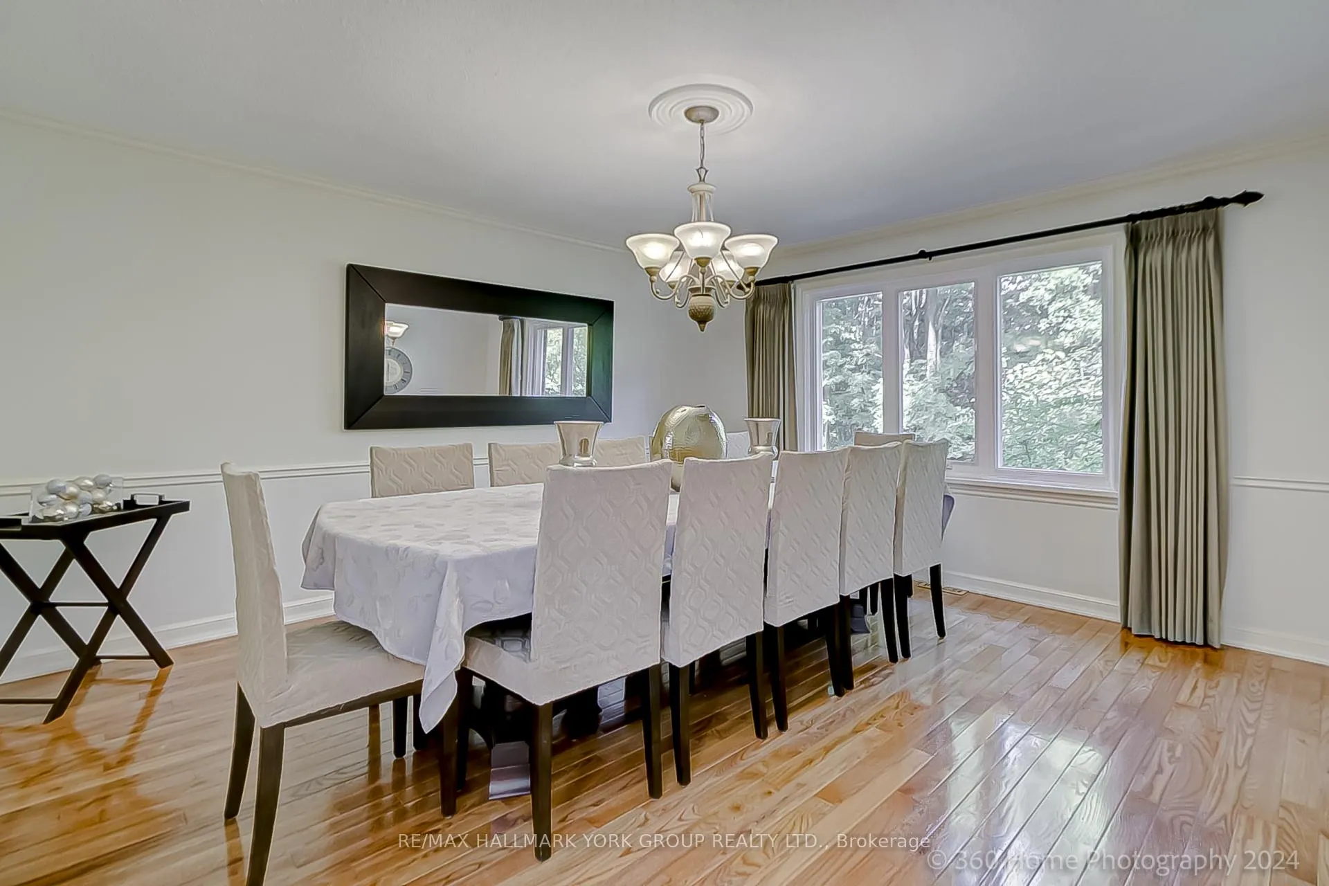 Photo 17 of 25 Westview Drive, Aurora, Rural Aurora — HOMEH