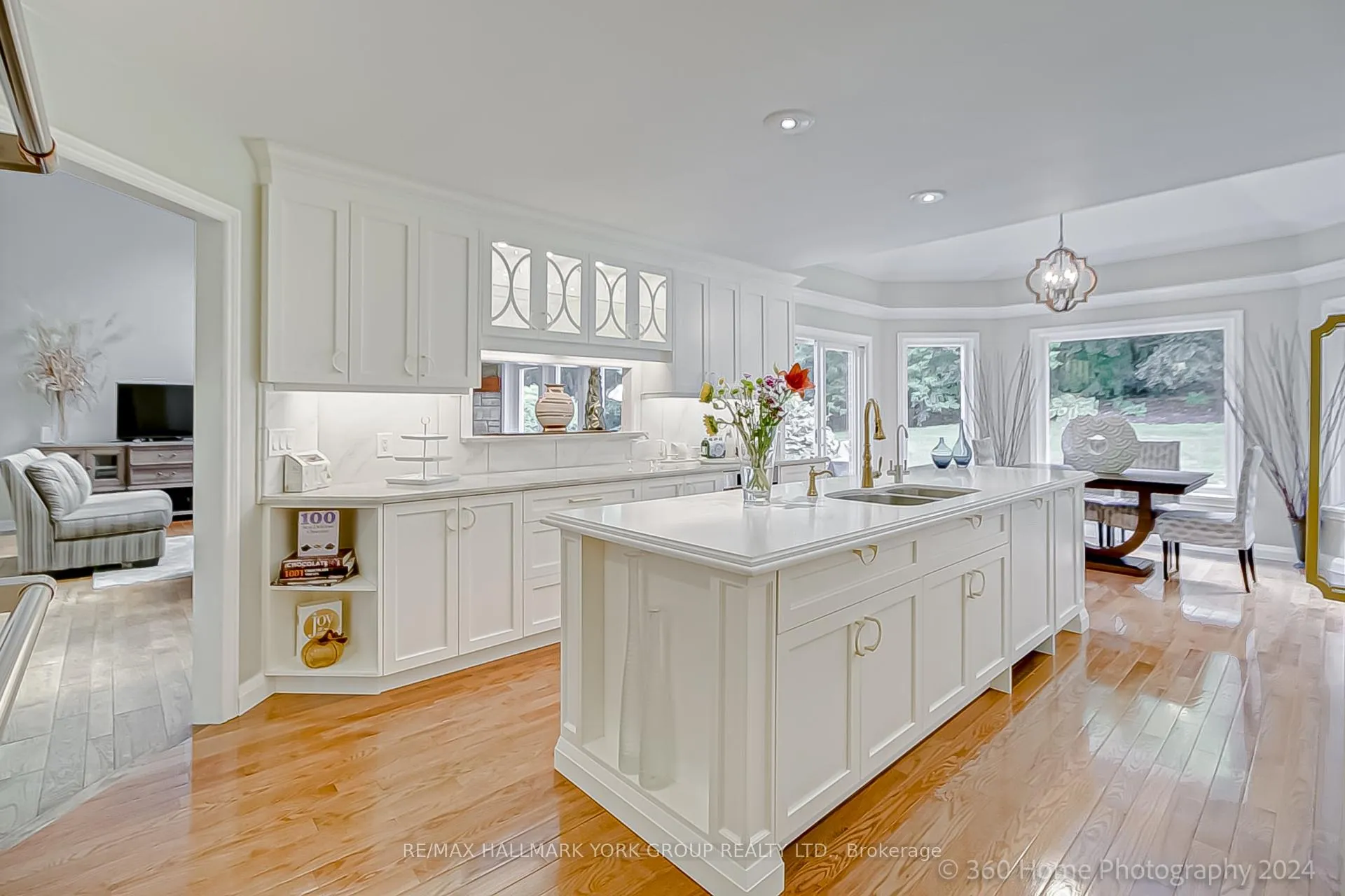 Photo 19 of 25 Westview Drive, Aurora, Rural Aurora — HOMEH