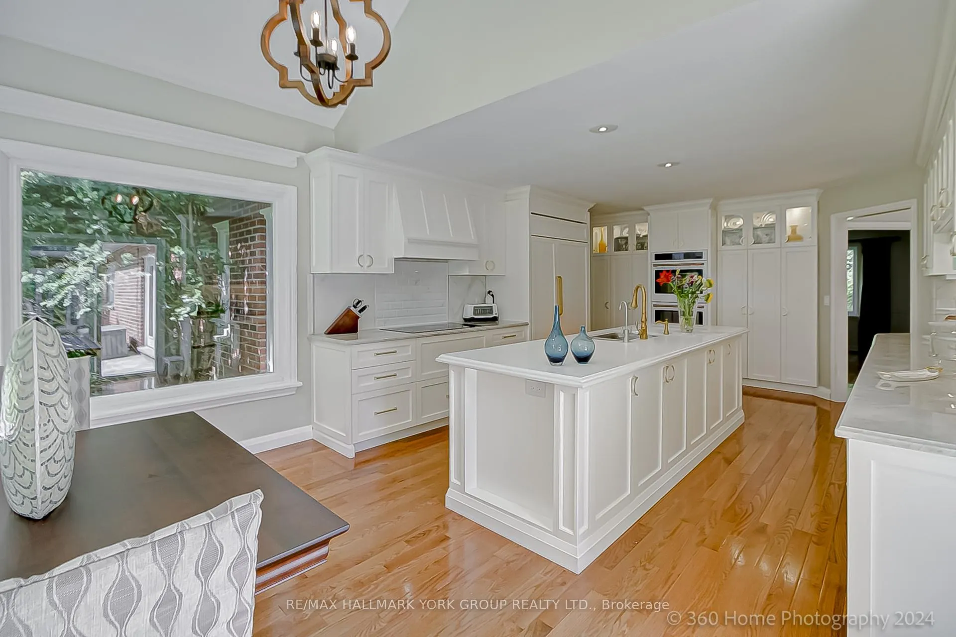 Photo 21 of 25 Westview Drive, Aurora, Rural Aurora — HOMEH